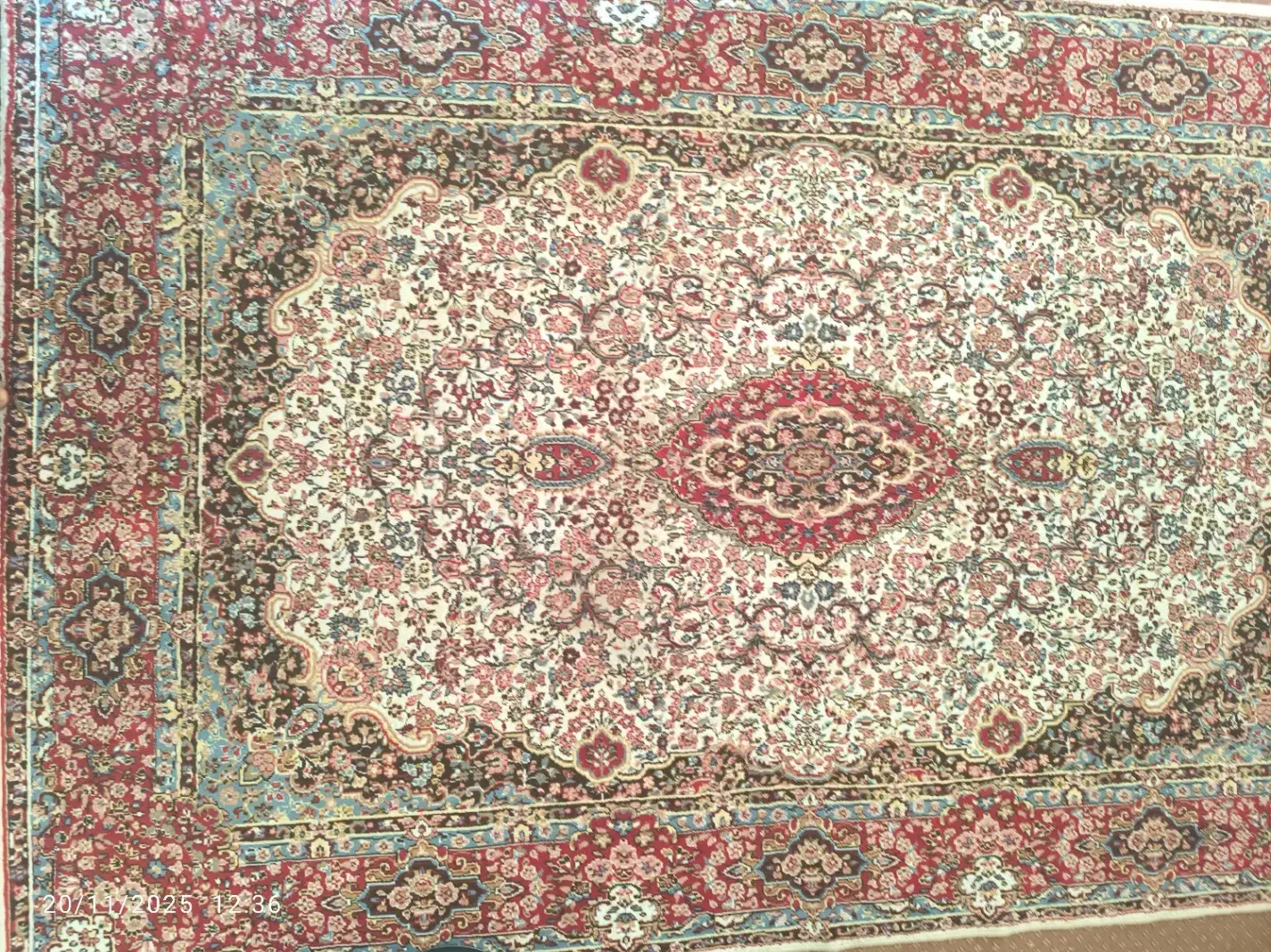 سه عدد فرش|فرش|خرم‌آباد, |دیوار