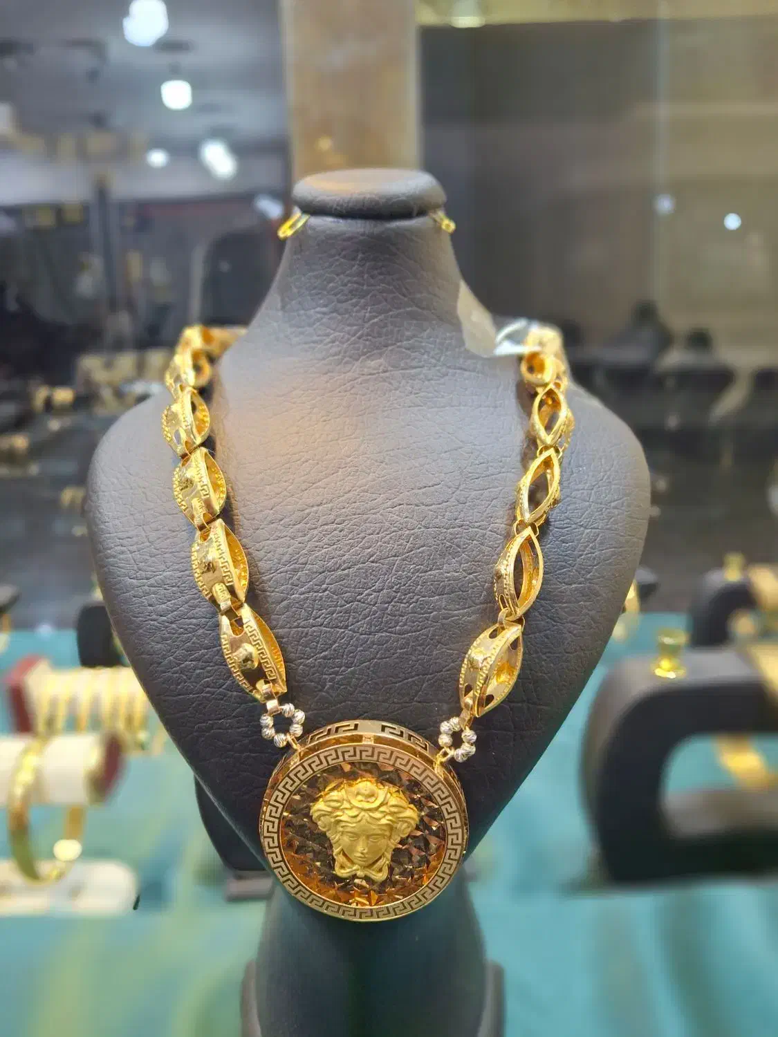 گردنبدن ورساچ|جواهرات|خرم‌آباد, |دیوار