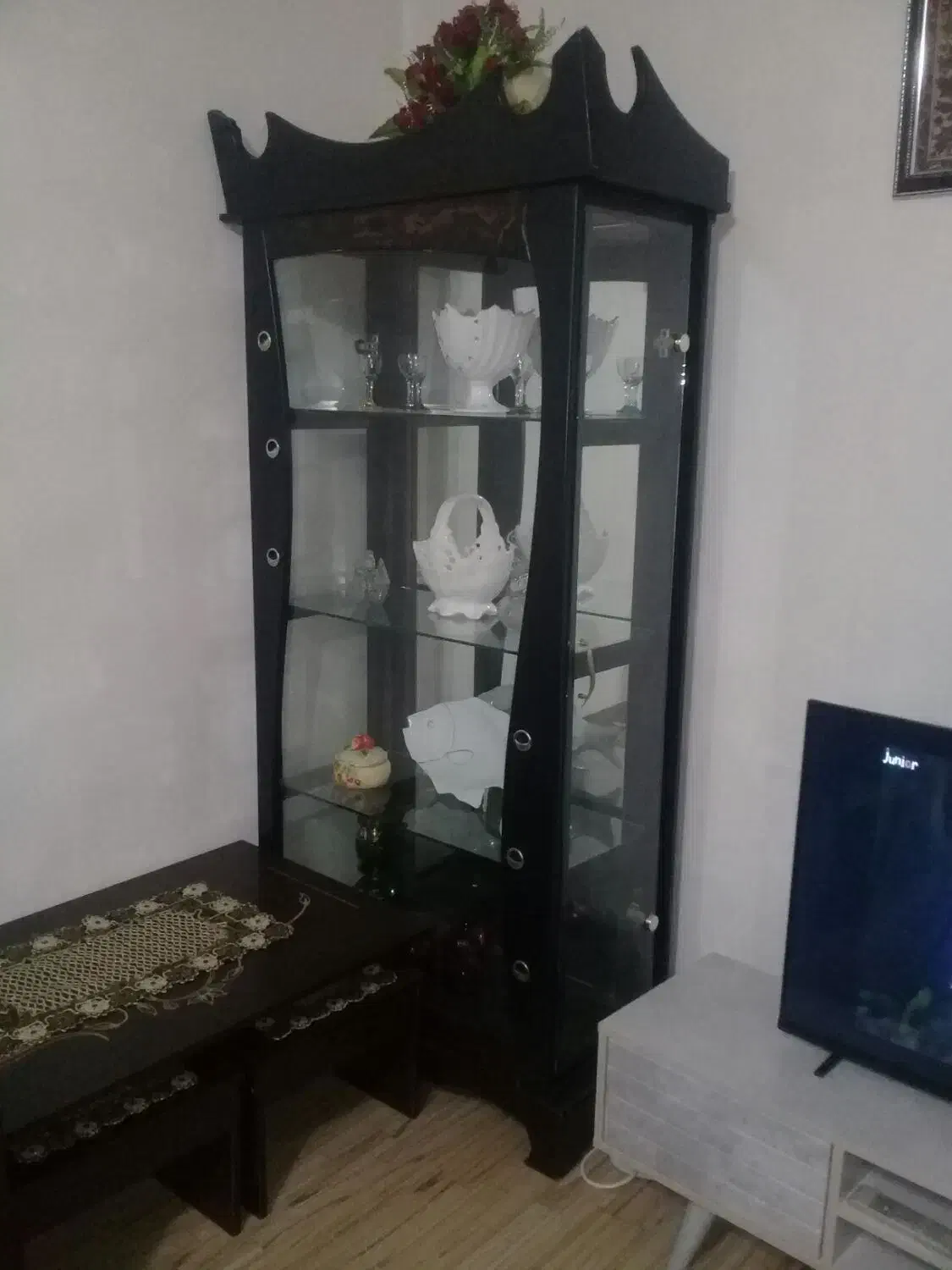 دو تامیز تلوزیون ویه ویترین تازه بدونه هیچ ضربه|میز تلویزیون|کومله, |دیوار