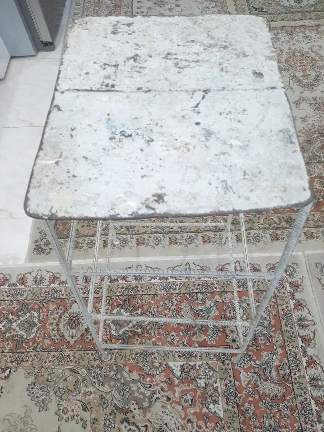 چهار پایه آهنی|صندلی و نیمکت|کرمانشاه, |دیوار