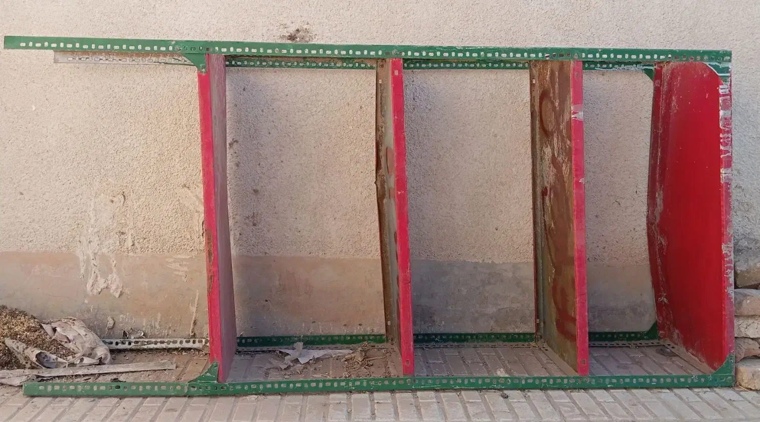 تخت چوبی ، قفسه فلزی ، سینک ظرفشویی|تخت و سرویس خواب|گناباد, |دیوار