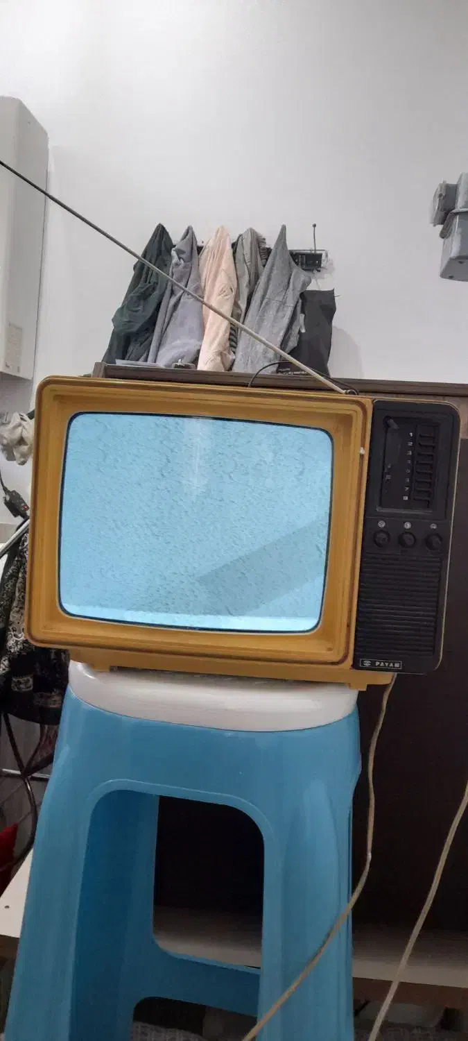 تی وی قدیمی|کلکسیون اشیاء عتیقه|چاف و چمخاله, |دیوار