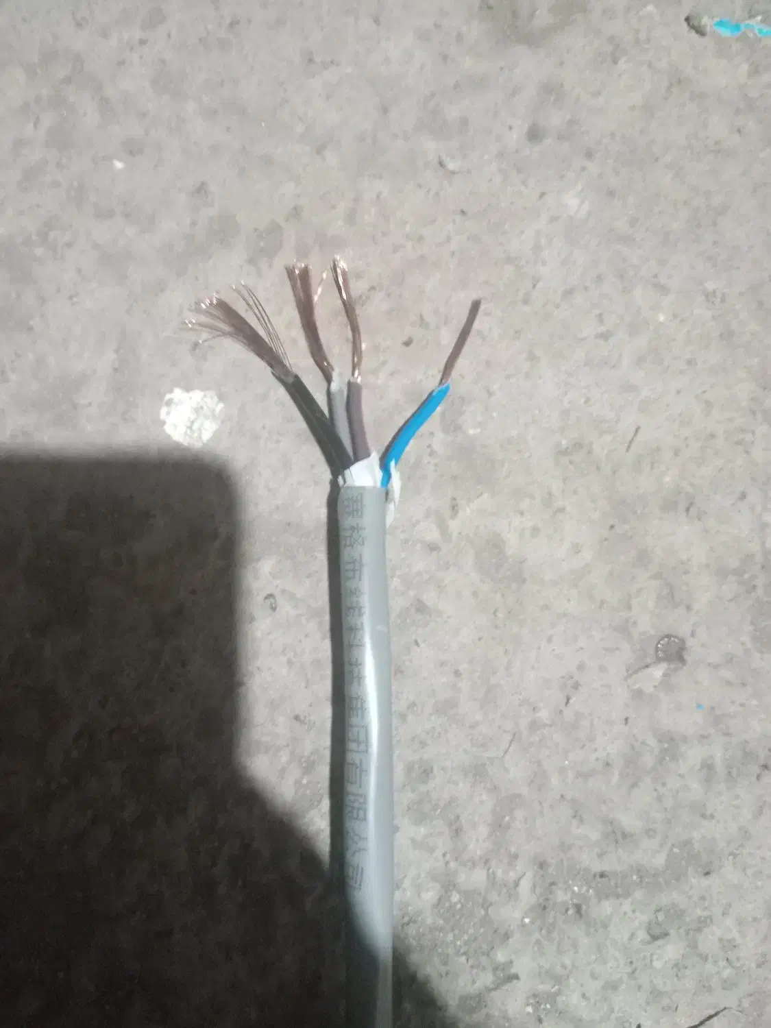 سیم برق ۴در ۱ونیم|مصالح و تجهیزات ساختمان|رشت, آب و برق|دیوار