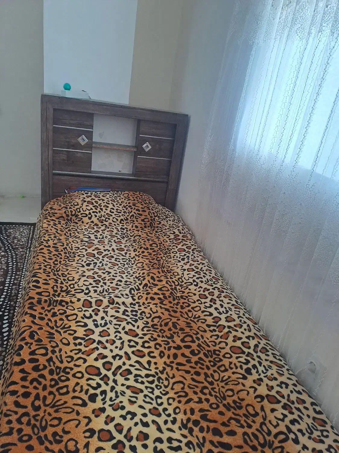 تخت تک نفره+ میز ارایش+کتابخانه+ کمد دودر|تخت و سرویس خواب|پرند, فاز ۵|دیوار