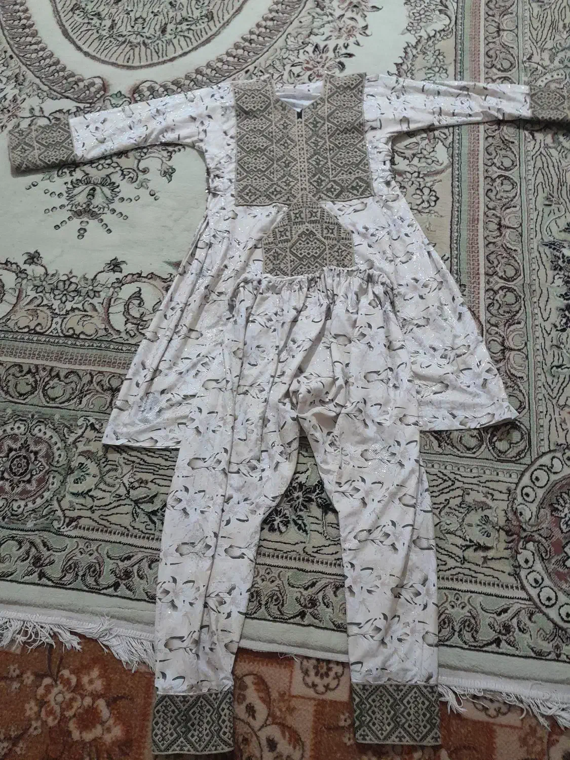 لباس بلوچی|لباس|گلبهار, نوبهار|دیوار