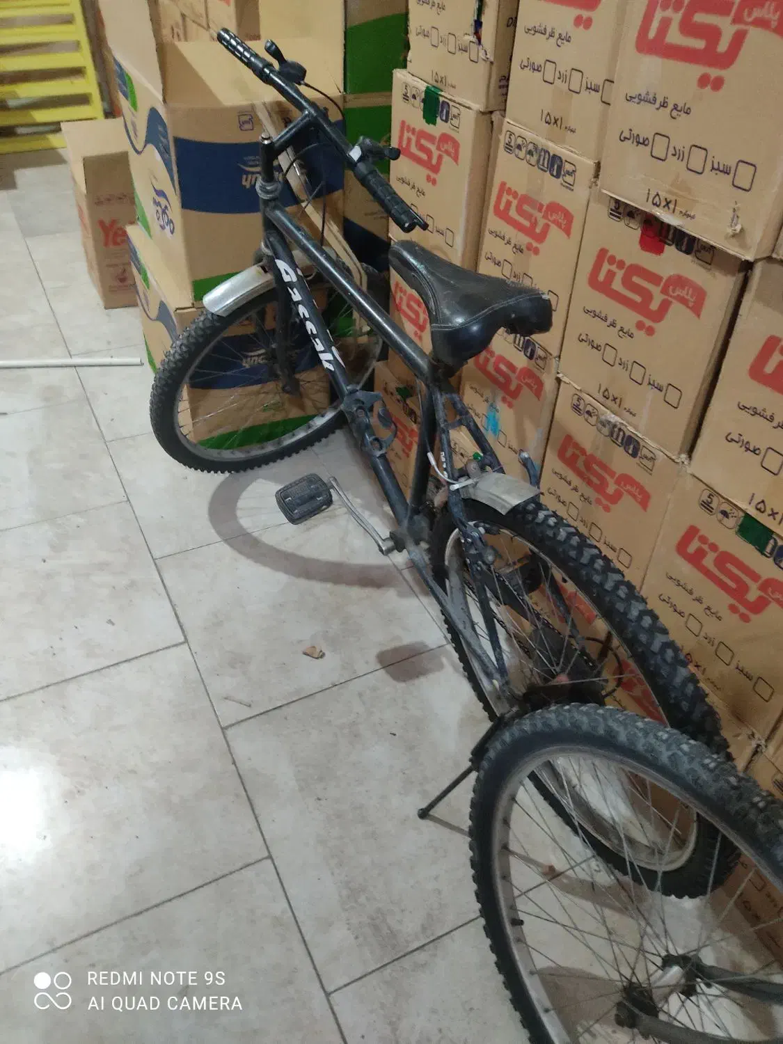 دوچرخه|دوچرخه، اسکیت، اسکوتر|میانه, |دیوار