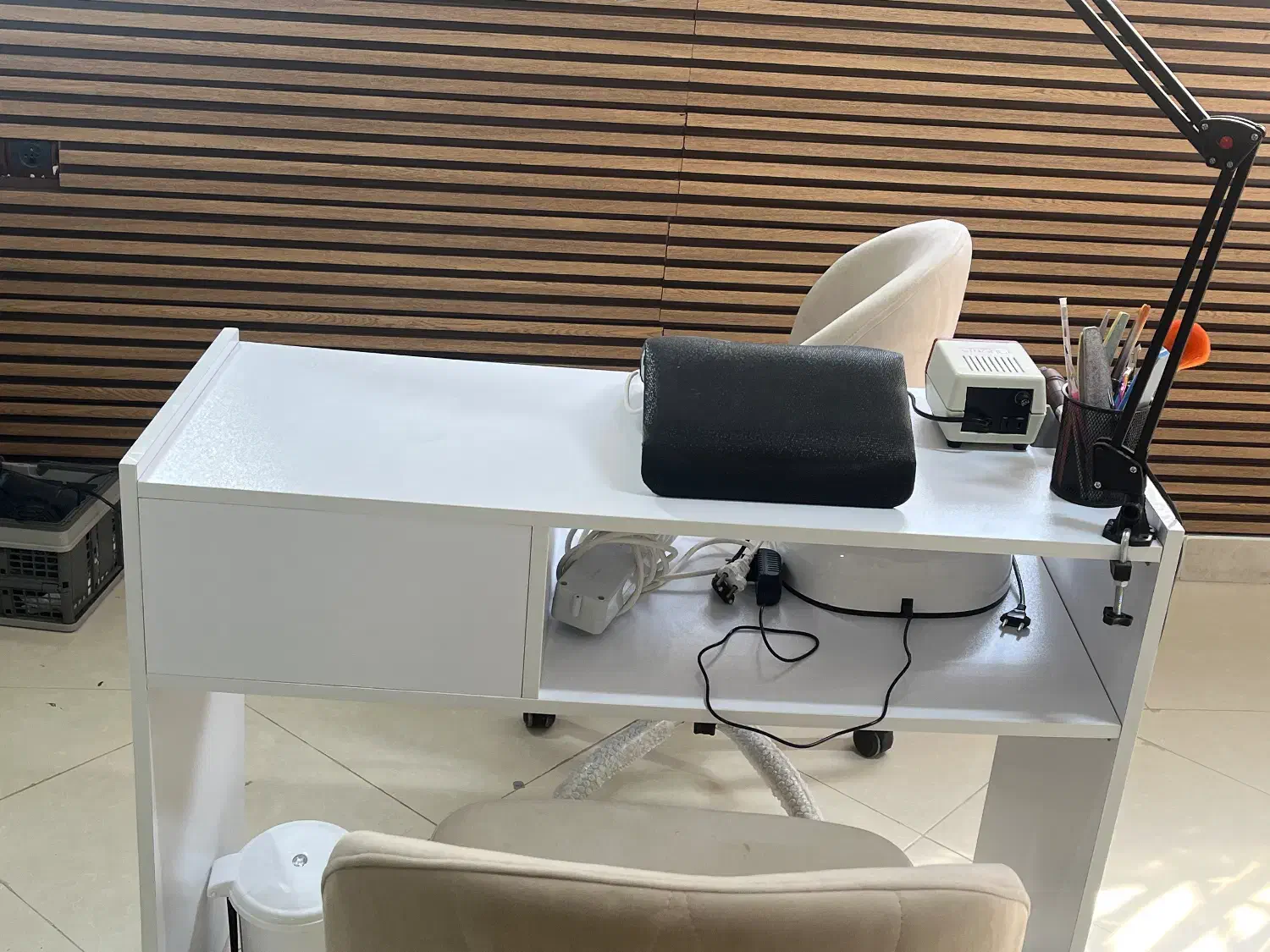 وسایل سالن زیبایی|آرایشگاه و سالنهای زیبایی|چالوس, |دیوار