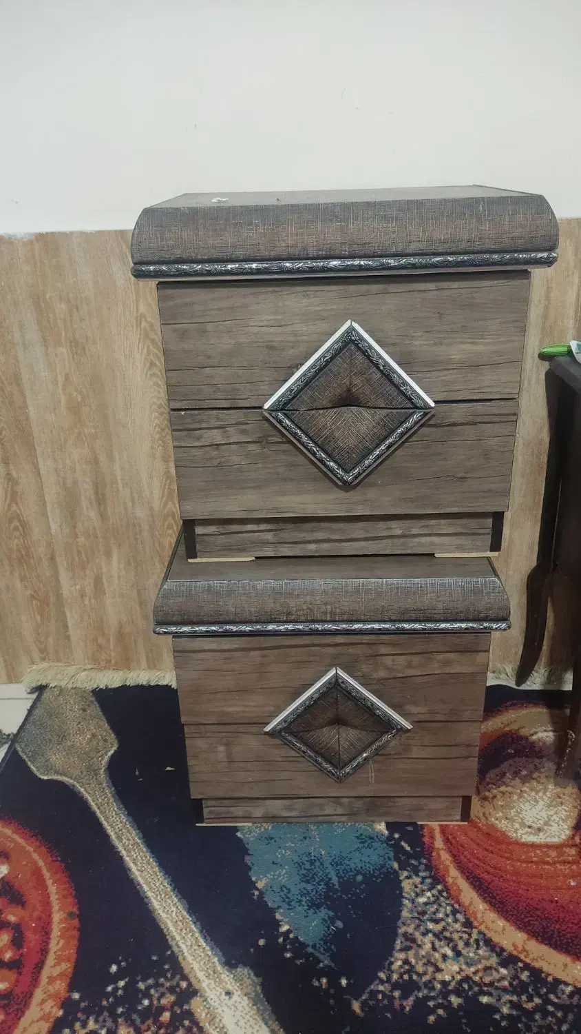 پاتختی|تخت و سرویس خواب|شیراز, کوشک میدان|دیوار