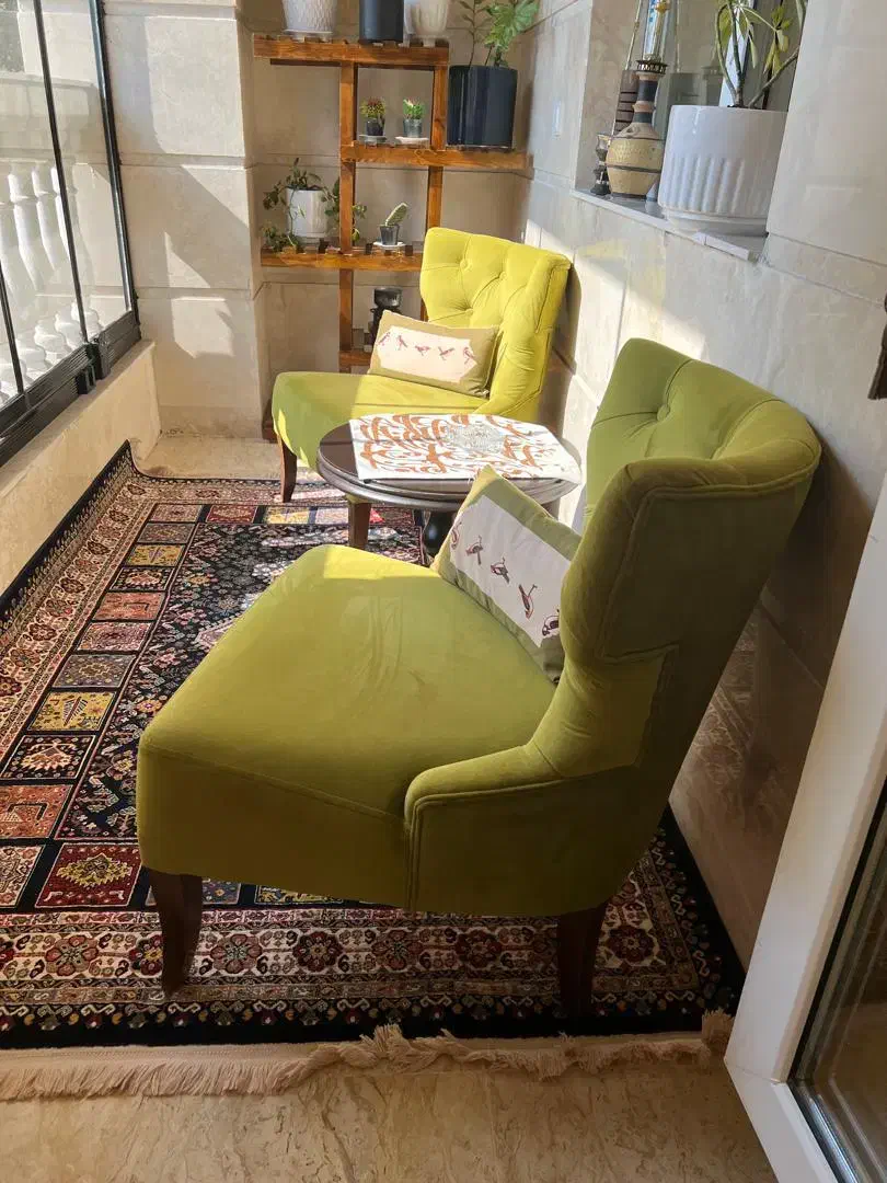 دوعددمبل تک نفره با میز عسلی وسط وجای گلدانی چوبی|مبلمان خانگی و میز عسلی|بندرعباس, |دیوار