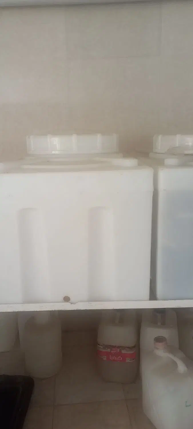 مخزن ۳۰۰ لیتری در حد نو|ظروف نگهدارنده، پلاستیکی، یکبارمصرف|گنبد کاووس, |دیوار