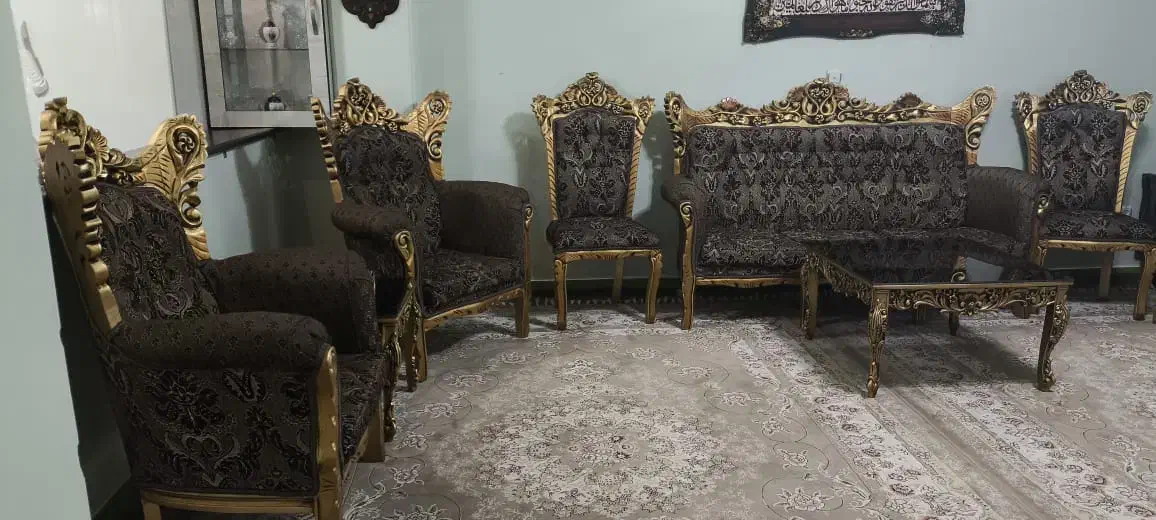 فروش مبل ۹ نفره سلطنتی با طرح و رنگ خاص|مبلمان خانگی و میز عسلی|اسلامشهر, مظفریه|دیوار