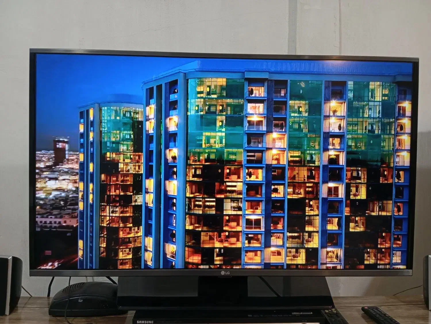 تلویزیون ال جی 43 اینچ 2 ورودی HTMI 1 ورودی USB|تلویزیون و پروژکتور|مهاباد (آذربایجان غربی), |دیوار