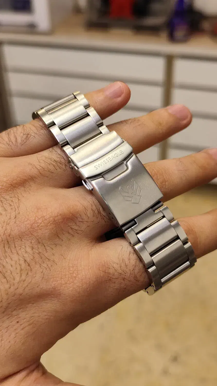 ساعت سوئیس ایگِل|ساعت|کرج, اتحاد|دیوار