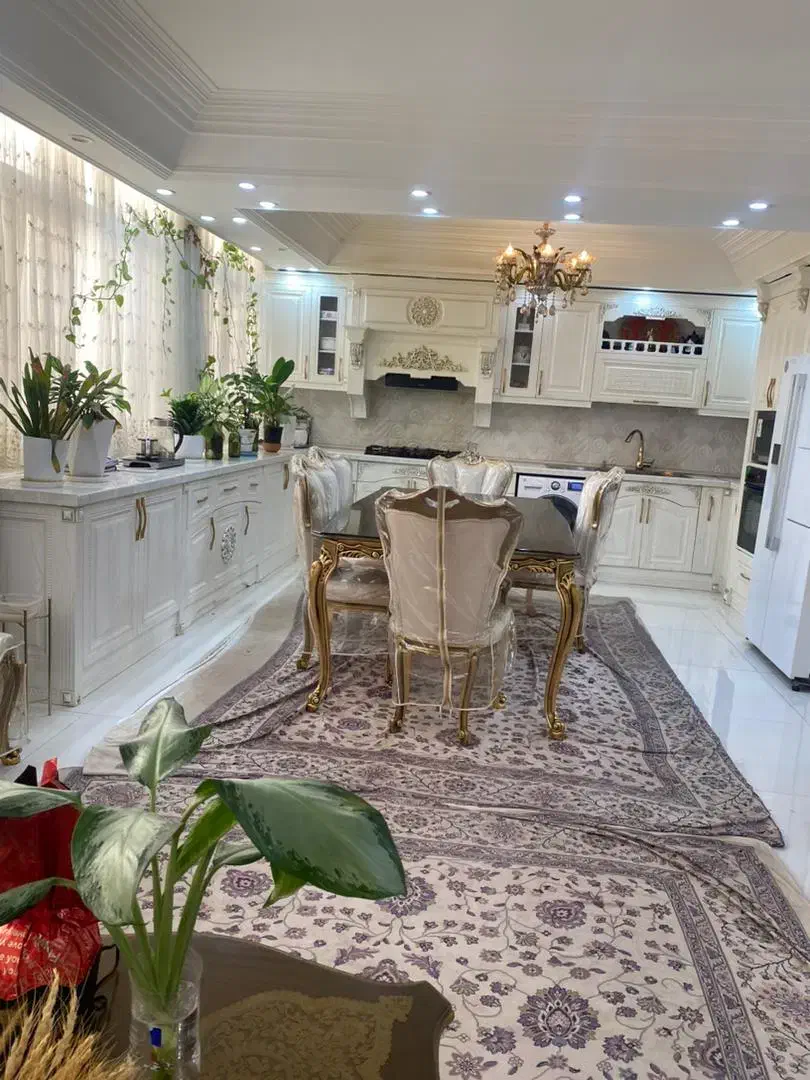 ۱۶۲ متر ۳ خواب / طبقه ۴ / فول /  رو بروی پارک لاله