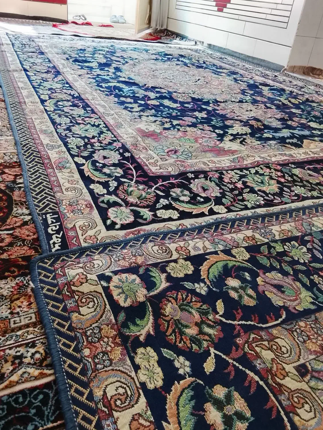 تعدادی پادری|پادری|خمینی‌شهر, |دیوار