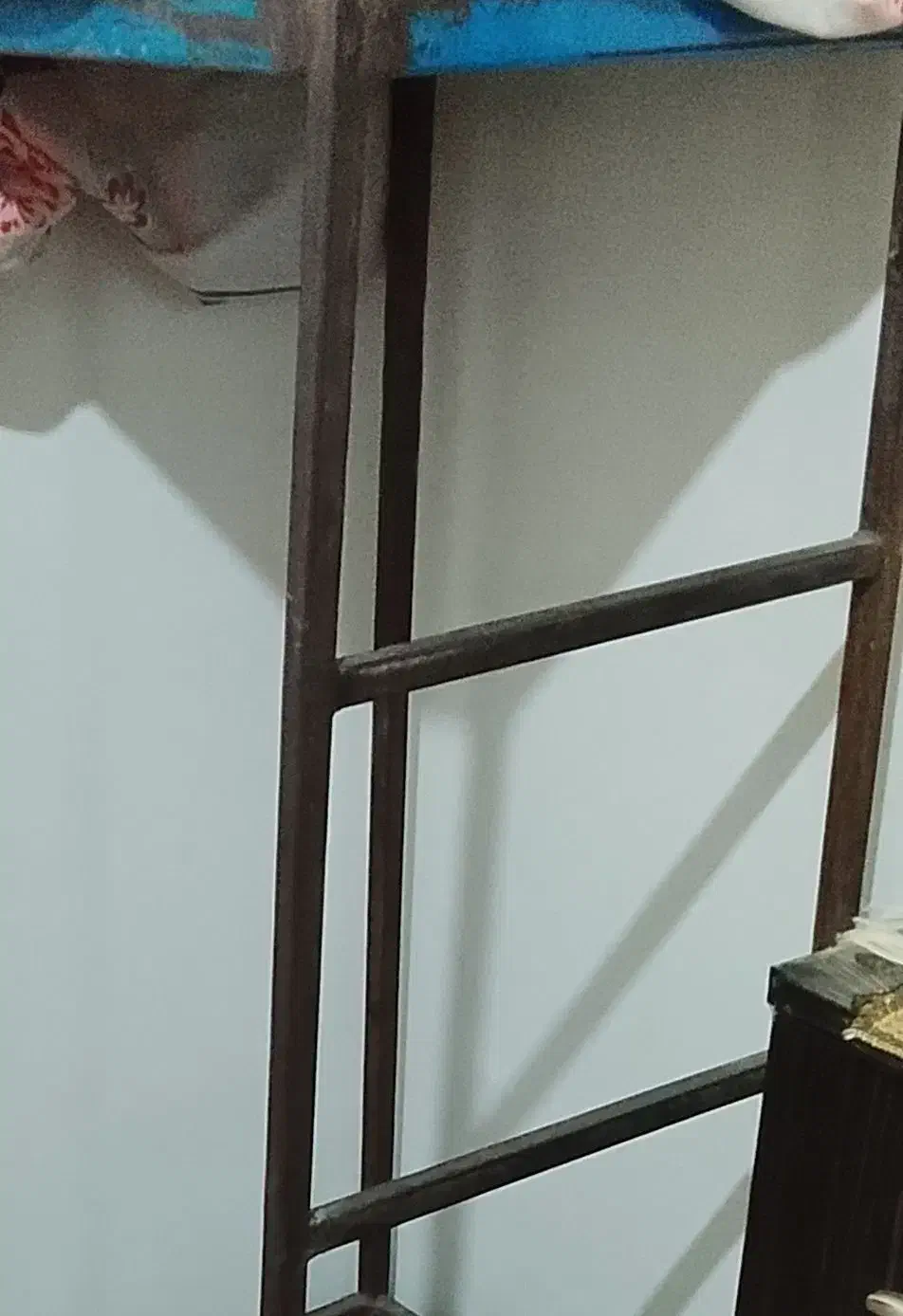 ی عدد چهار پایه آهنی در حد نو|صندلی و نیمکت|قدس, شهر‌قدس|دیوار