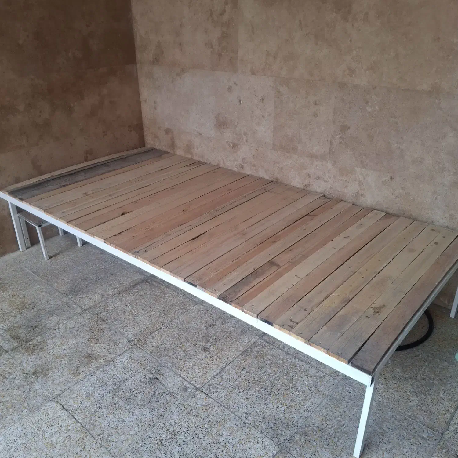 تخت|کلکسیون اشیاء عتیقه|کرج, حصارک بالا|دیوار