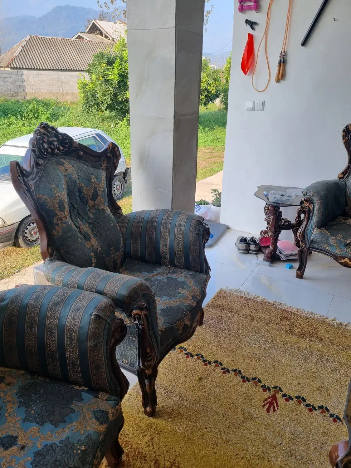 مقداری لوازم واساس خانه بعلت نبود جا|مبلمان خانگی و میز عسلی|گوراب زرمیخ, |دیوار