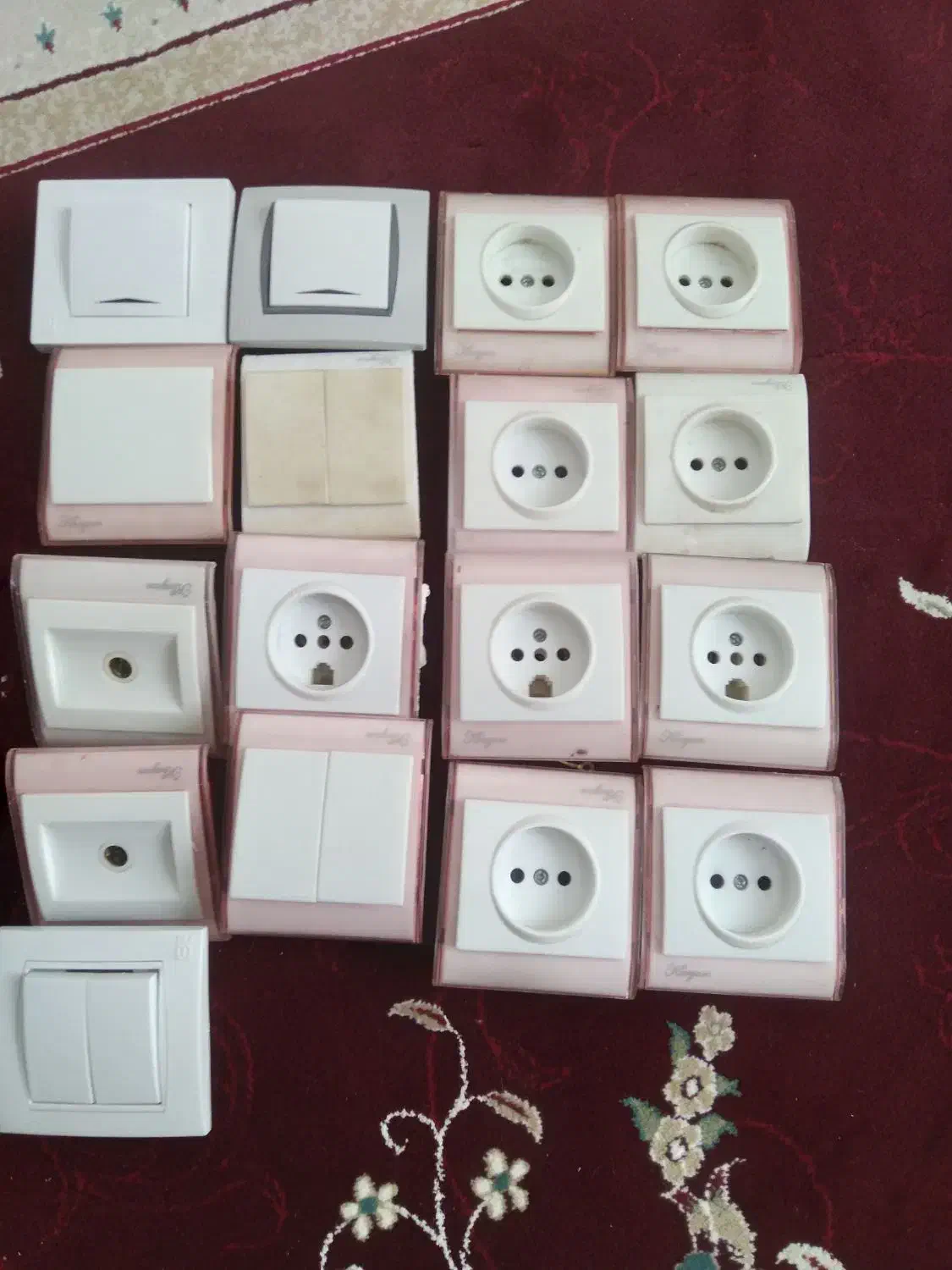 کلید پریز برق کارکرده ولی تمیز وسالم در حدنو|مصالح و تجهیزات ساختمان|اسدآباد, |دیوار