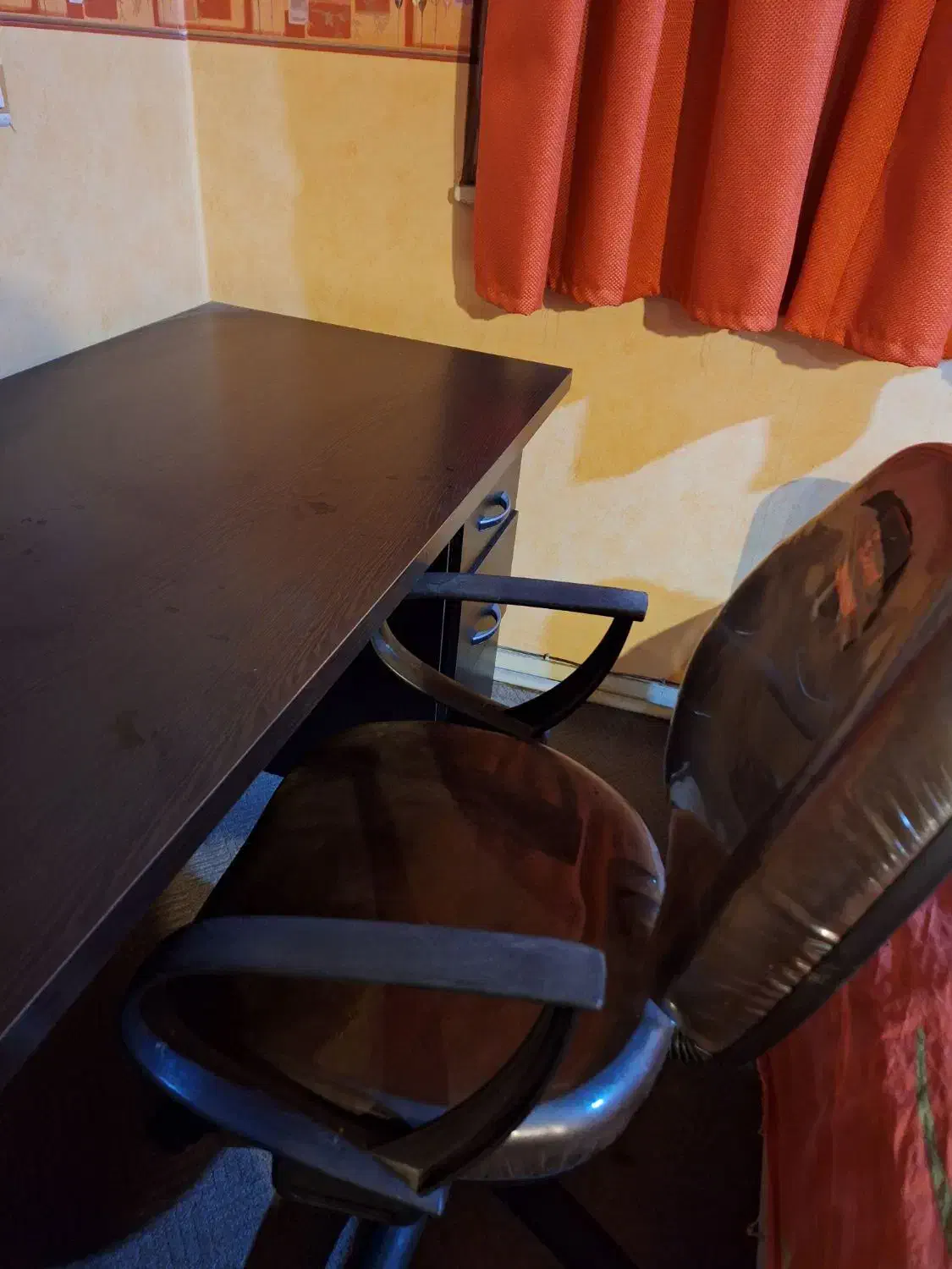 میز تحریر مشکی ام دی اف ۳کشوباصندلی کارمندی چرخدار|میز تحریر و کامپیوتر|بابلسر, |دیوار