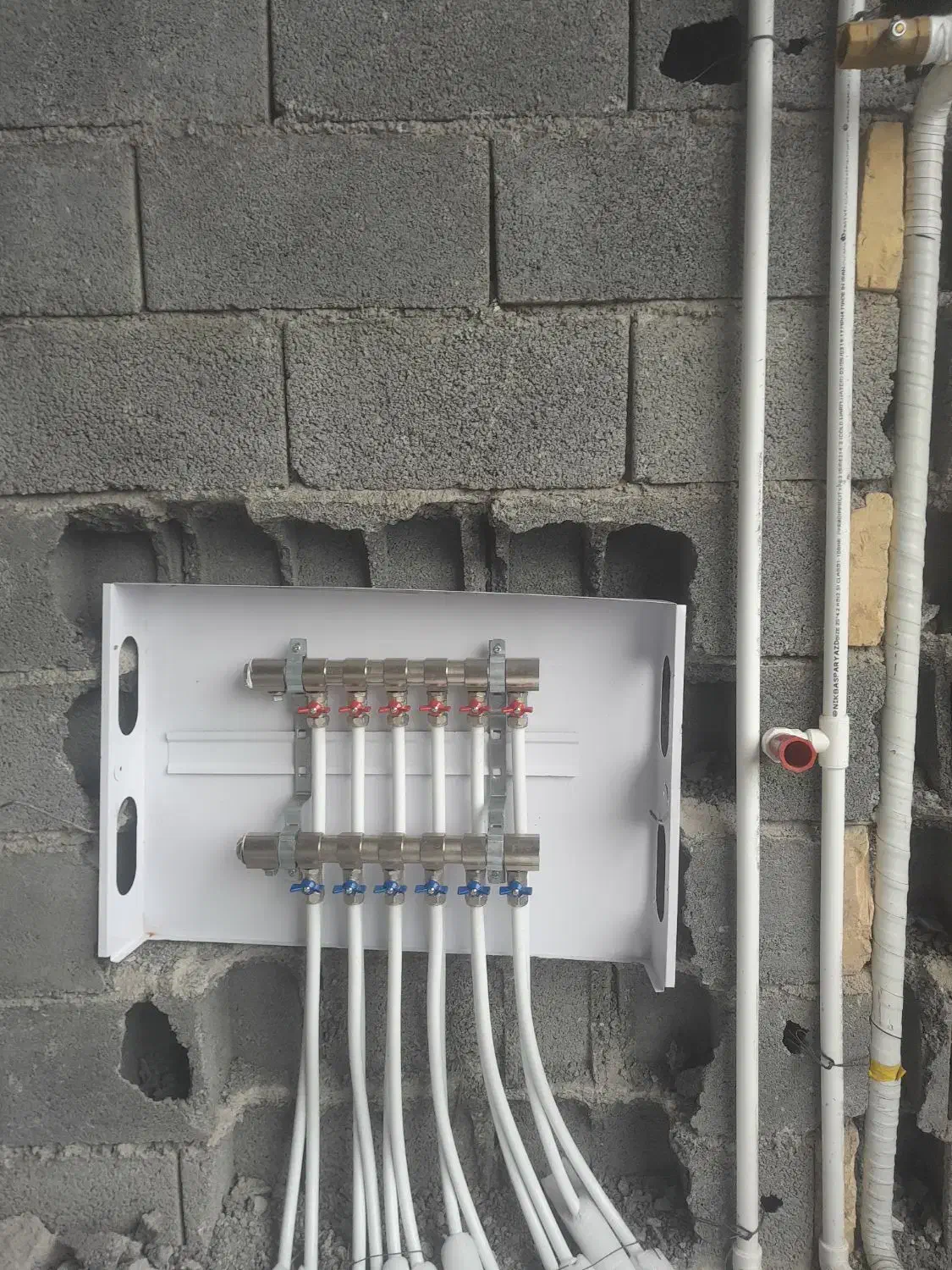 لوله کشی سرد گرم پکیچ نصب ایزوگام|خدمات پیشه و مهارت|ملارد, |دیوار