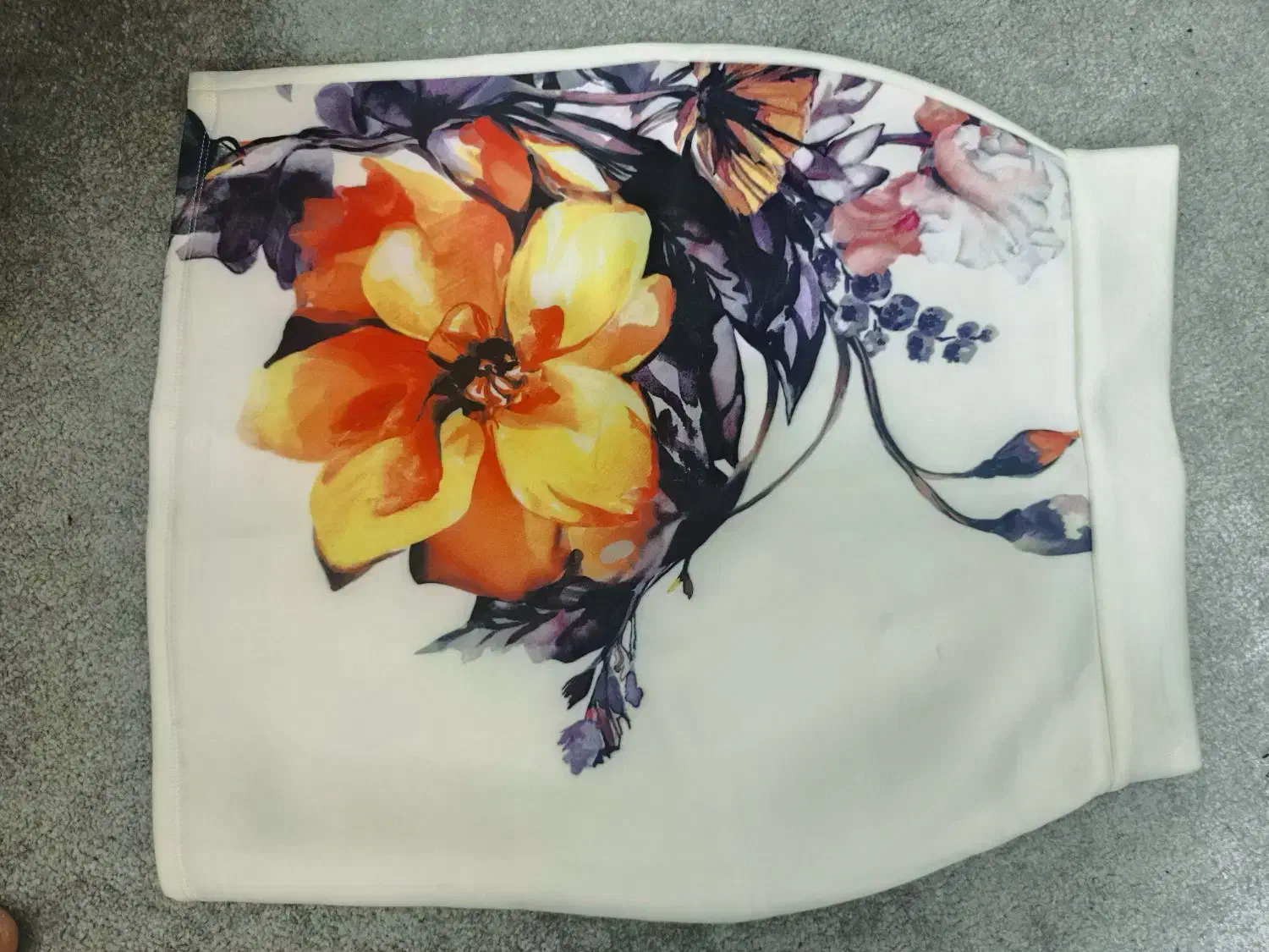 لباس نو|لباس|شاهین‌شهر, مورچه خورت|دیوار