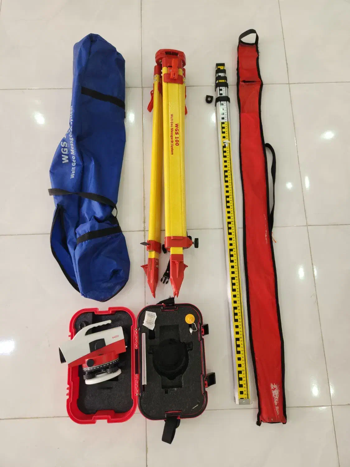 دوربین نقشه برداری NA532 با سه پایه چوبی و شاخص|مصالح و تجهیزات ساختمان|تهران, شهرک علم و فناوری|دیوار