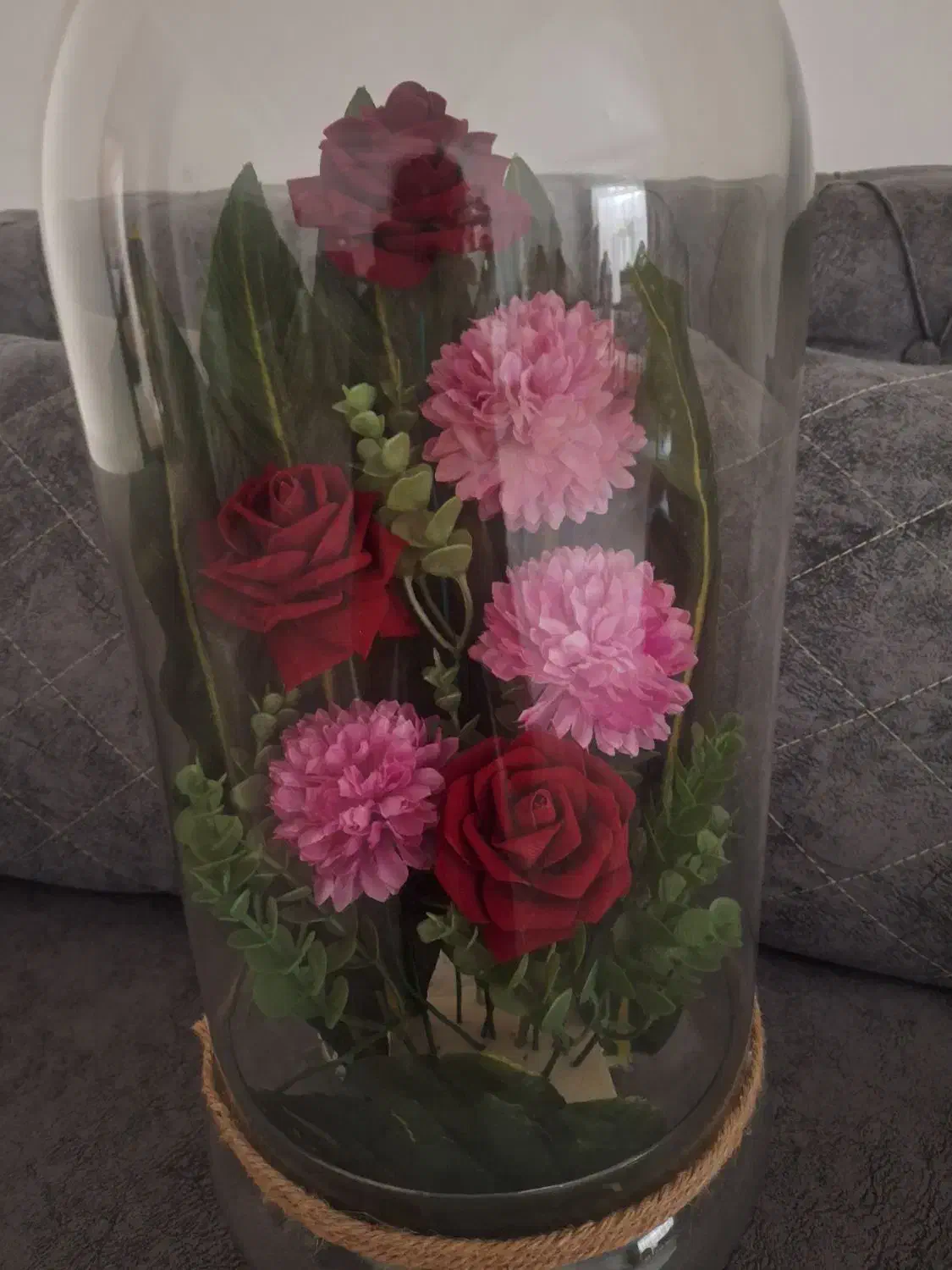 باکس شیشه ای با پنج تا گل و برگ|گل مصنوعی|گرگان, |دیوار