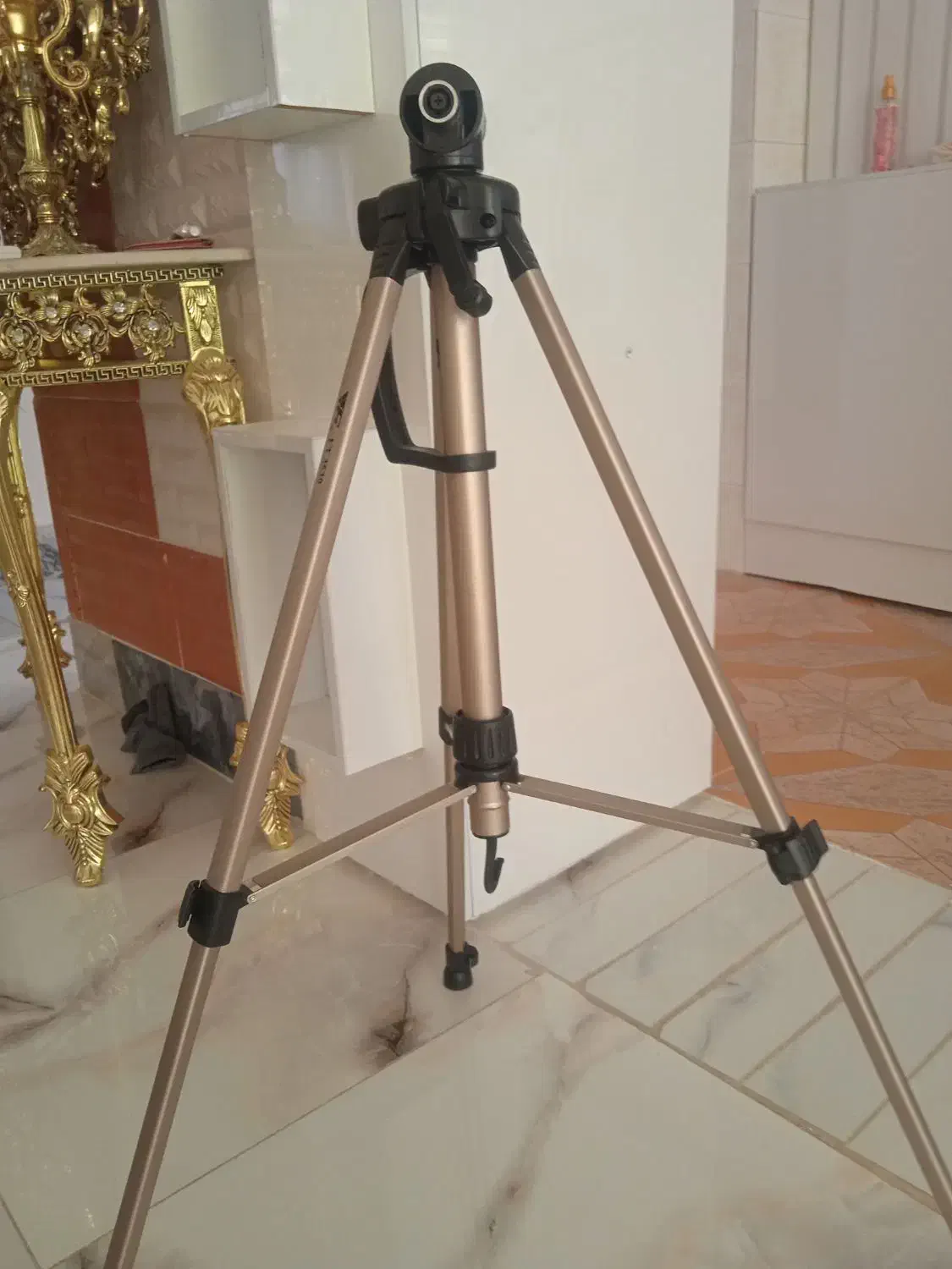 سه پایه برای عکس و فیلم برداری ....|دوربین عکاسی و فیلم‌برداری|ایلام, |دیوار