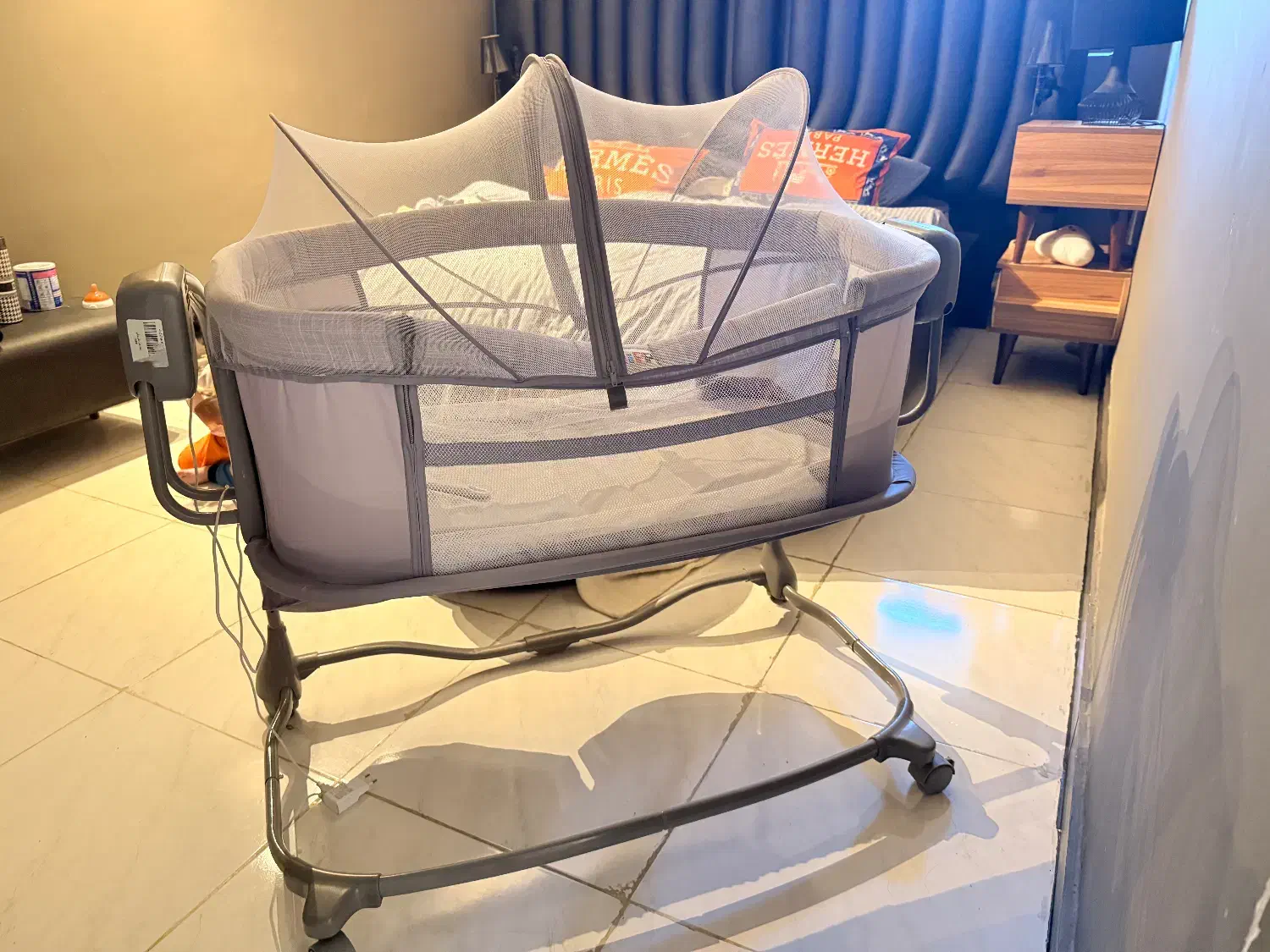 تخت برقی نوزاد|تخت و صندلی بچه|چالوس, |دیوار