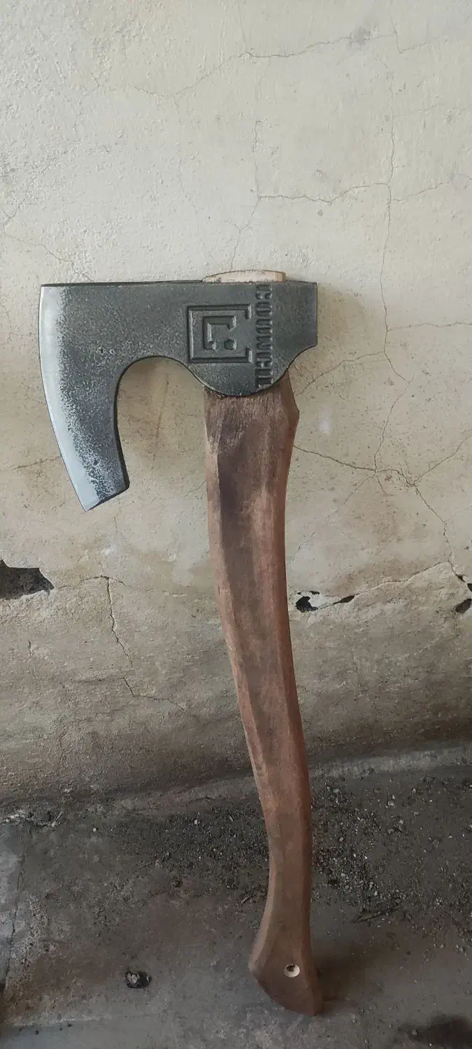 تبر چوب زنی|کوهنوردی و کمپینگ|میانه, |دیوار