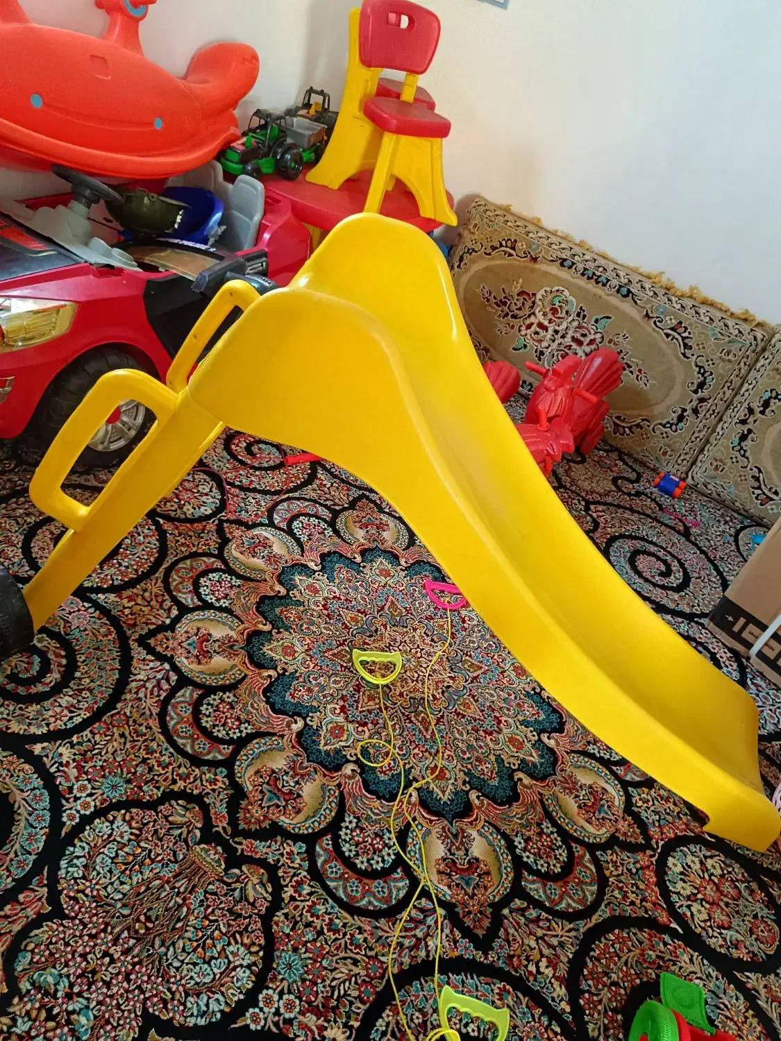 سرسره سالم|اسباب‌بازی بچه|نیمروز, |دیوار