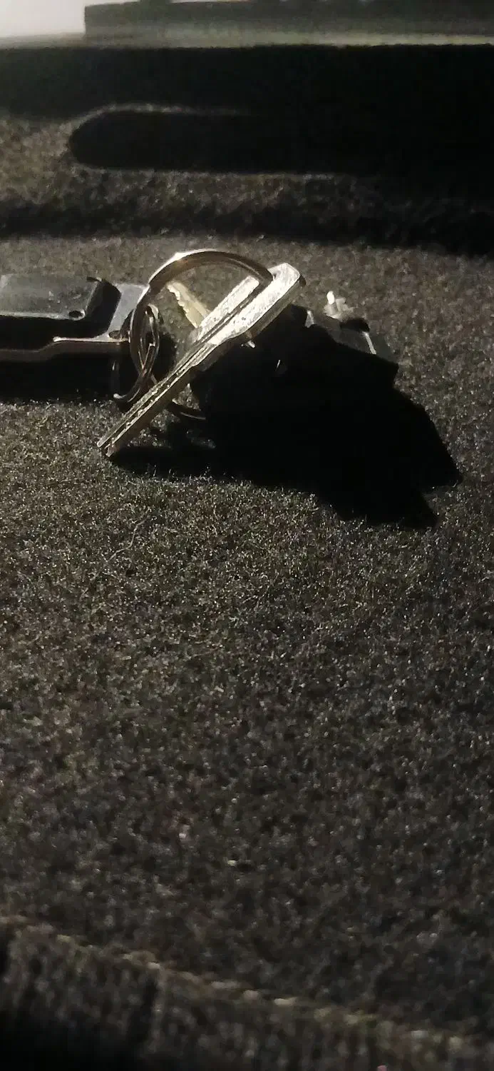 یک عدد ریموت پیدا شده|اشیا|نهاوند, |دیوار