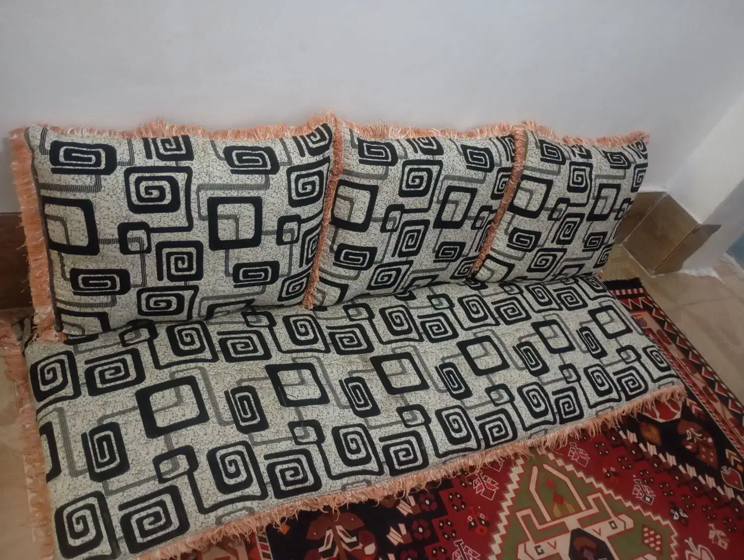 پشتی و کناره|پشتی|رودان, |دیوار