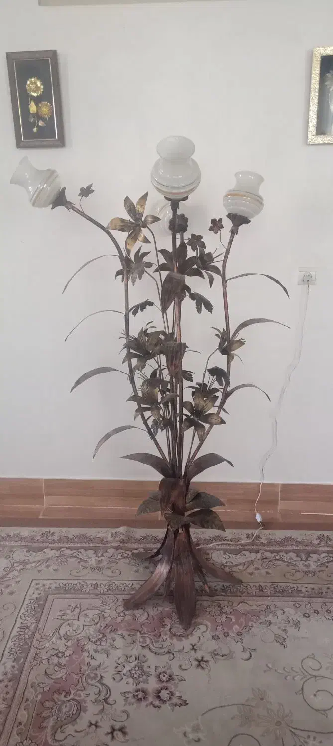 آباژور ایستاده کنار سالنی چهار شاخه سنگین وزن|چراغ خواب و آباژور|مراغه, |دیوار