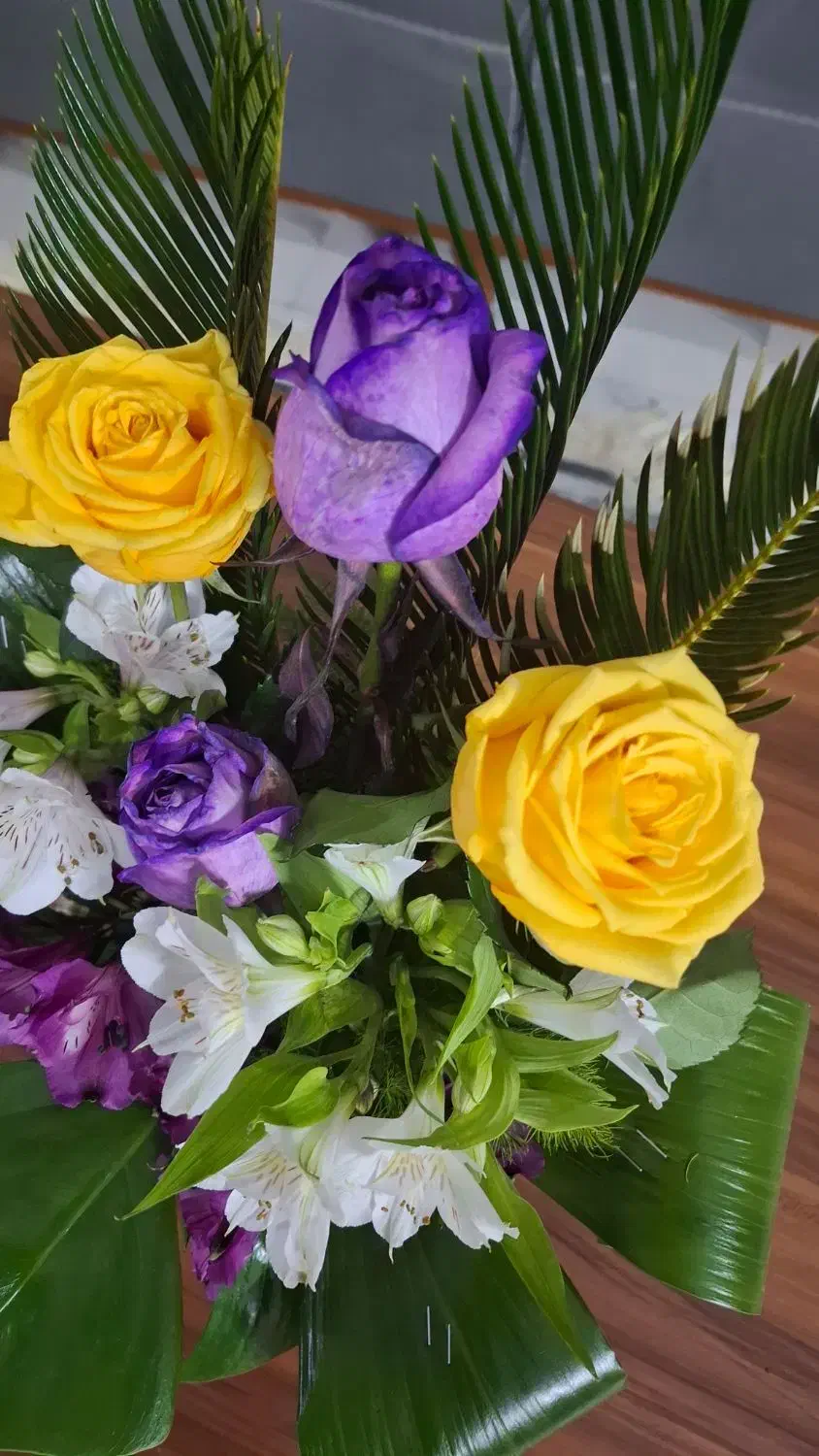 دسته گل طبیعی رز|گل و گیاه طبیعی|اصفهان, برازنده|دیوار