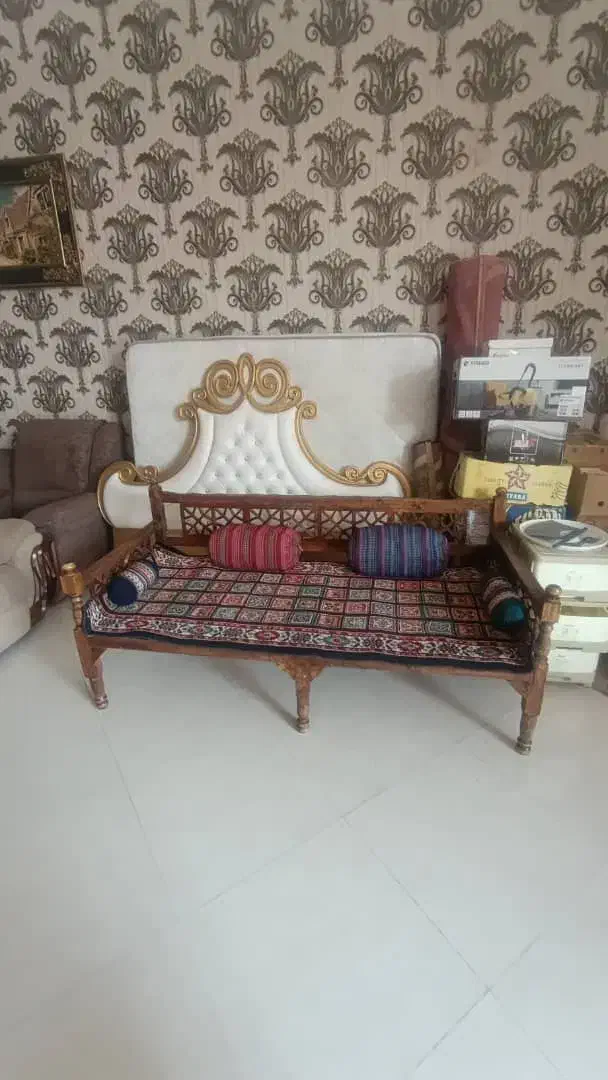 تخت سنتی|مبلمان خانگی و میز عسلی|چمستان, |دیوار