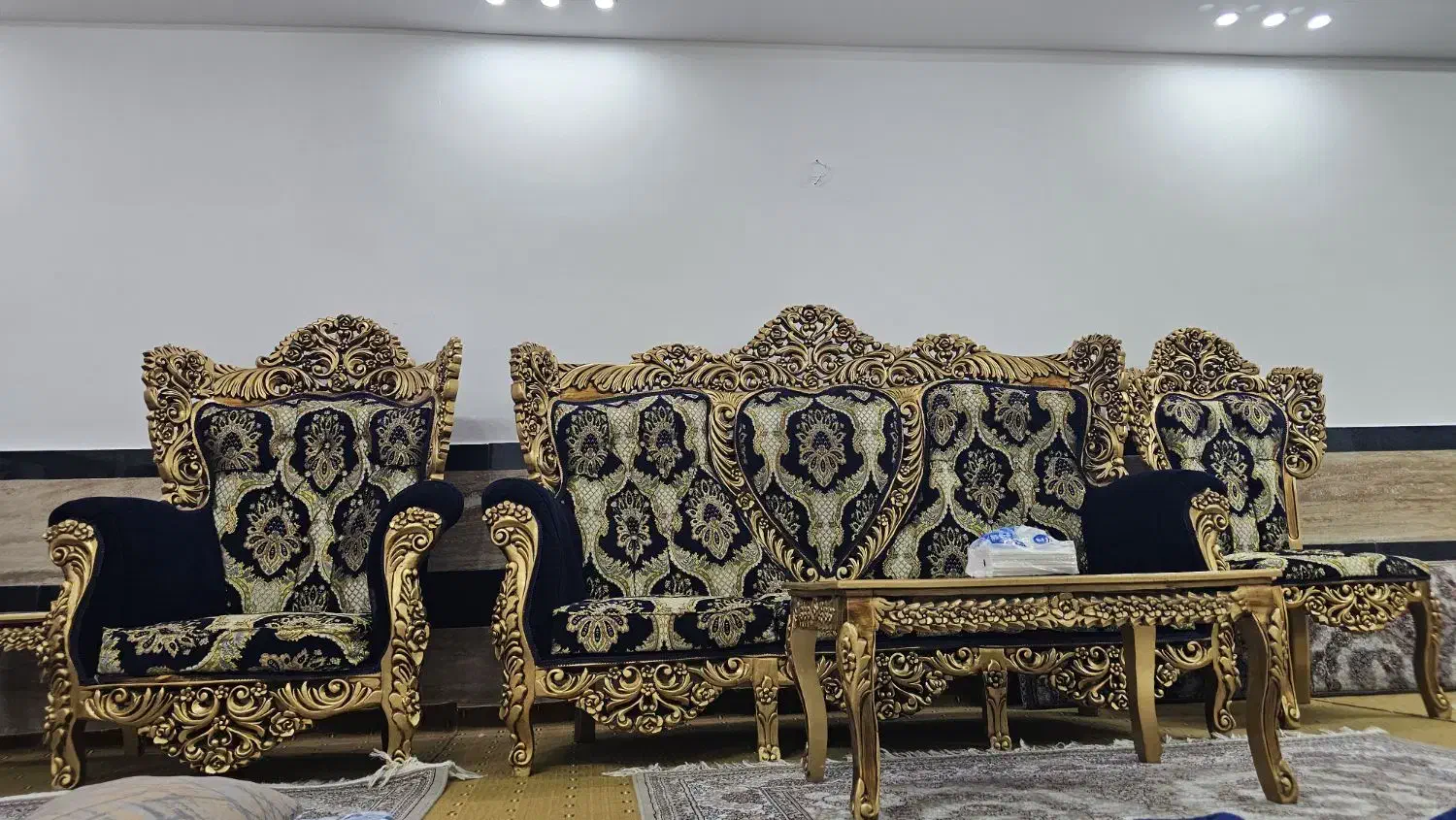 مبل سلطنتی ۹ نفره چوب گردو|مبلمان خانگی و میز عسلی|مریوان, |دیوار