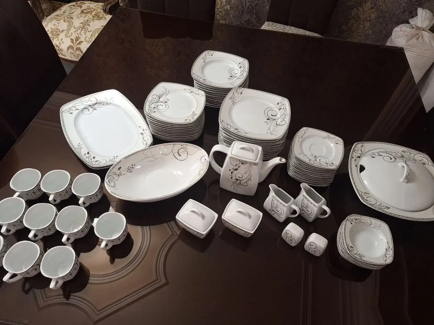 سرویس چینی ۱۲ نفره توس|ظروف سرو و پذیرایی|کوهدشت, |دیوار