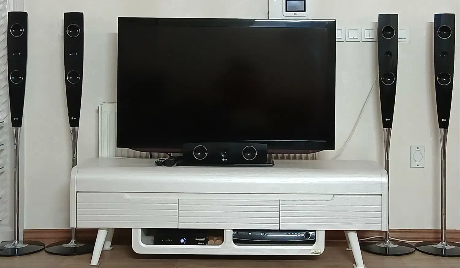 تلویزیون ال سی دی ال جی 47 اینچ و سینما خانگی|تلویزیون و پروژکتور|قزوین, |دیوار