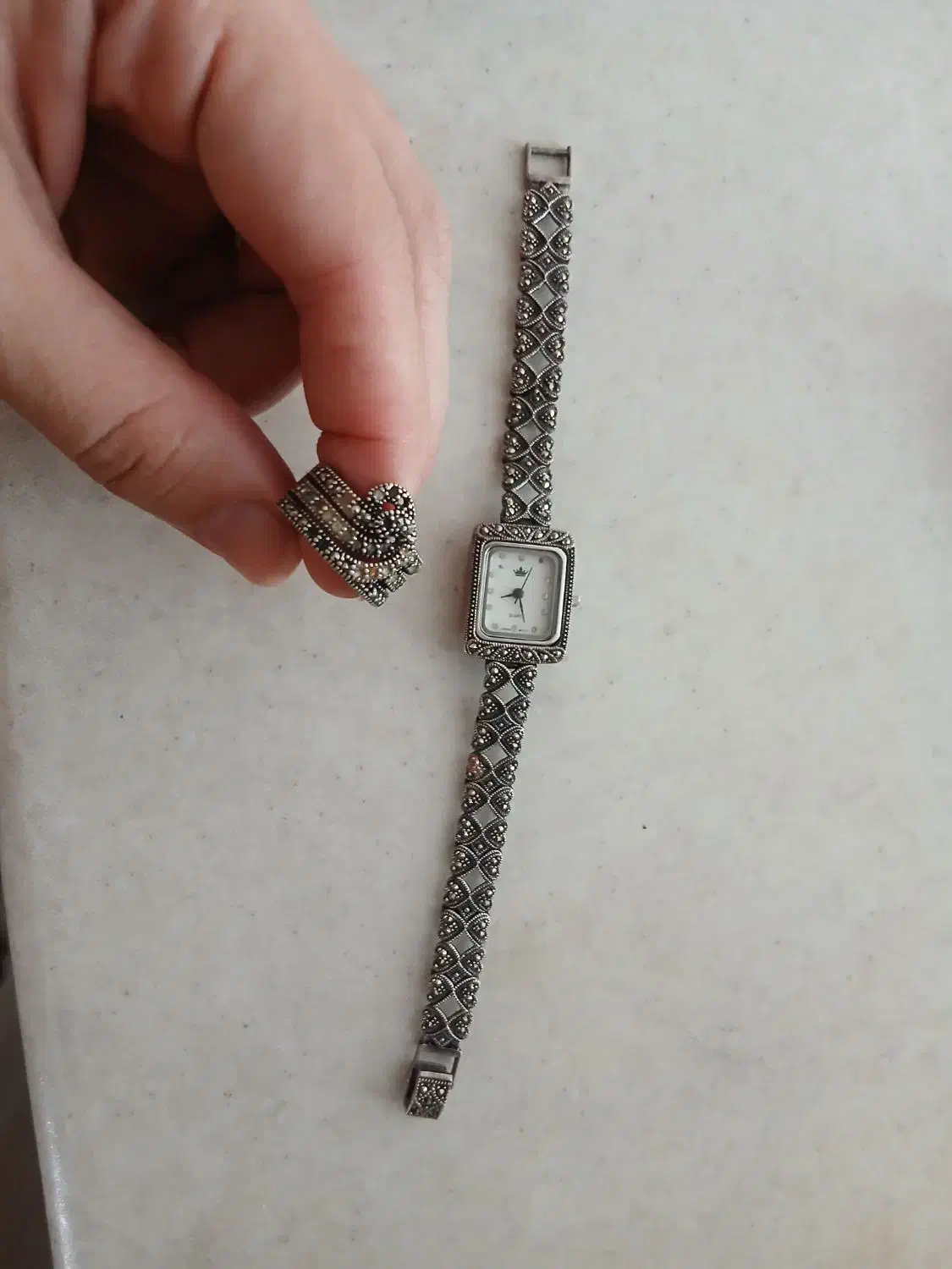 ساعت و انگشترهای نقره ی شیک|جواهرات|بابل, |دیوار