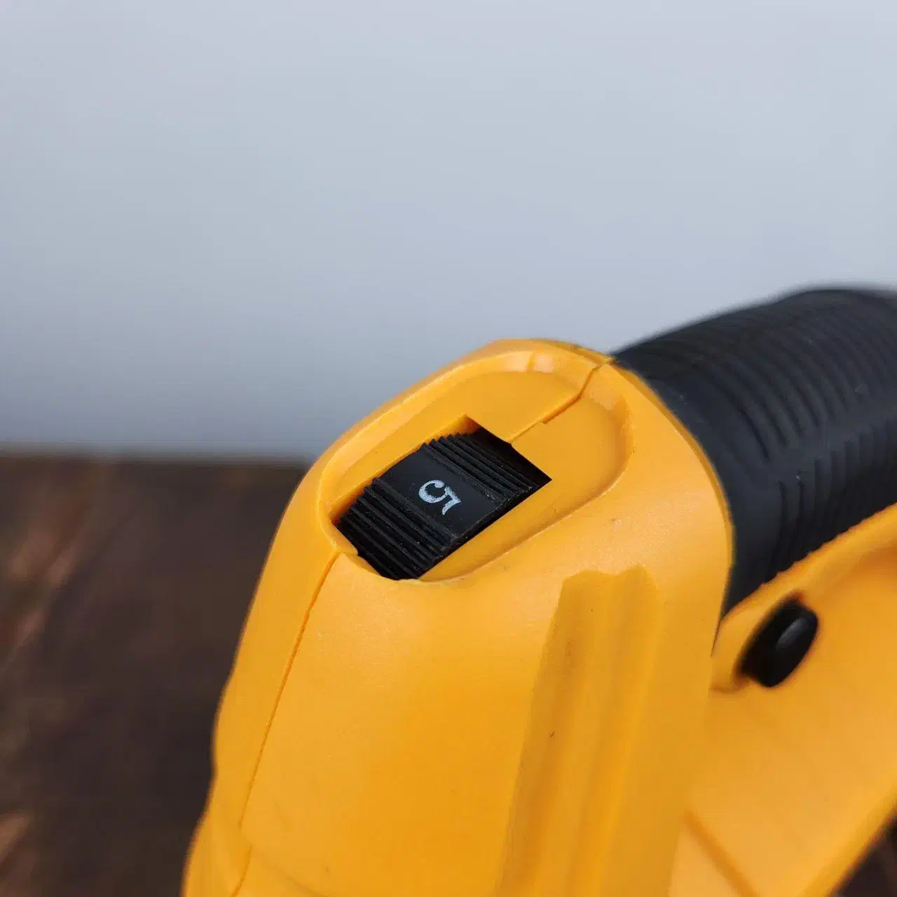 عمود بر|ابزارآلات|رشت, پیرکلاچای|دیوار