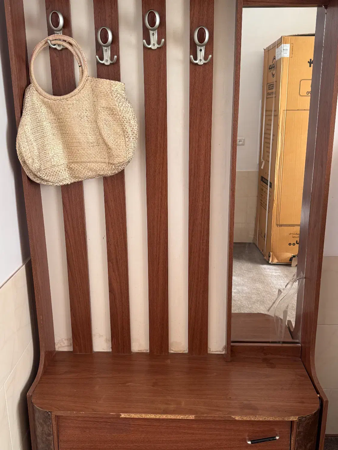 جاکفشی، کمد|جاکفشی، کمد، دراور|طبس, |دیوار