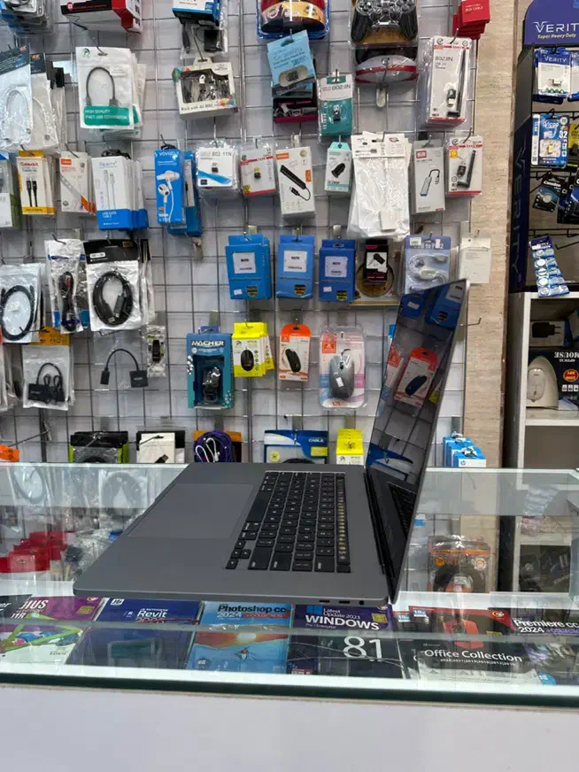 لپ تاپ مک بوک پرو تاچ بار macbook گرافیک مجزا 4k|رایانه همراه|شیراز, زرهی|دیوار