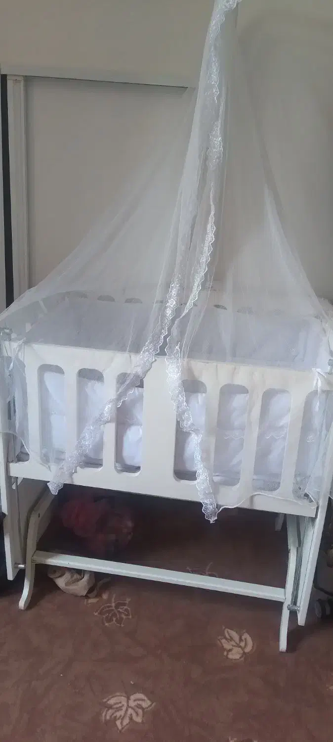 تخت گهواره ای کنار تخت مادر|تخت و صندلی بچه|هشتگرد, ایقربلاغ|دیوار