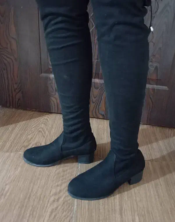 بوت بلند|کیف، کفش، کمربند|رشت, سلیمانداراب|دیوار