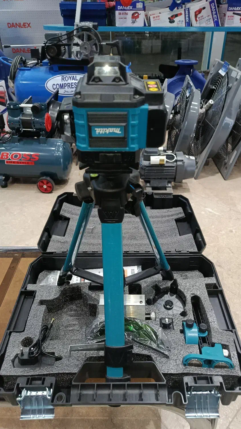 ترازلیزری ریموت دار ماکیتا اصل|ابزارآلات|سبزوار, کهنه آب|دیوار