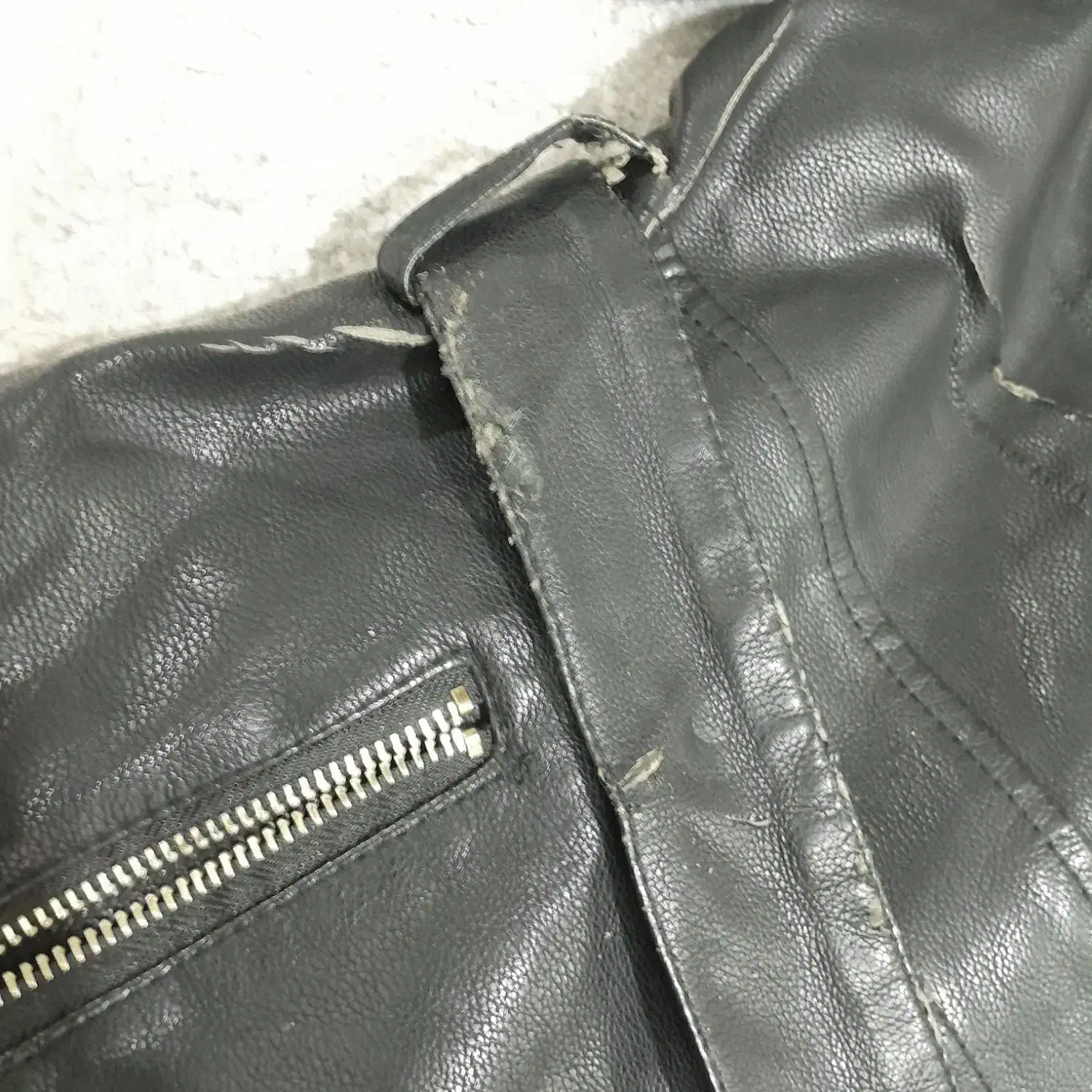 کاپشن چرم زنانه|لباس|قم, مسجد امام حسن|دیوار