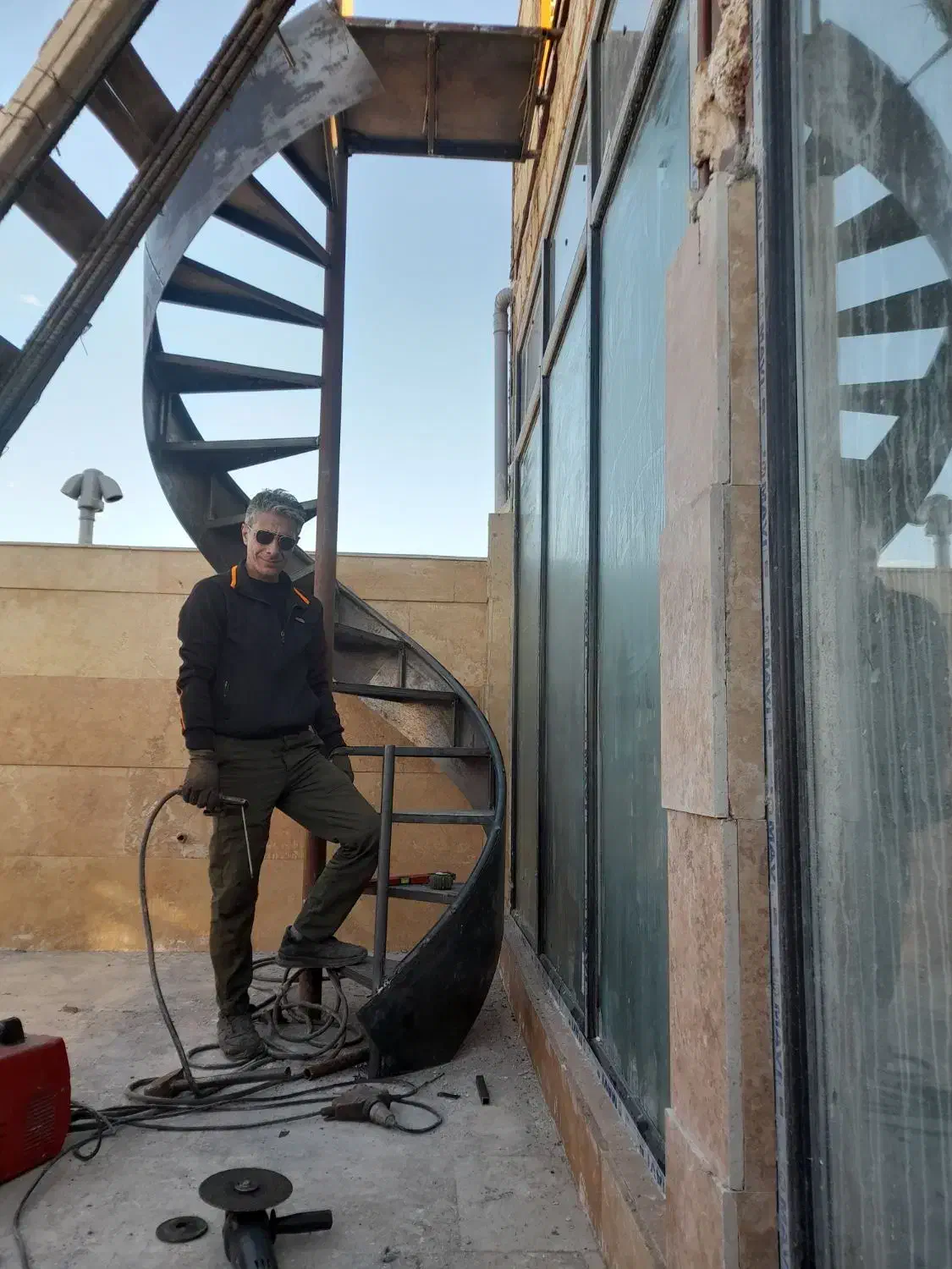 پله پیچ مدرن|خدمات پیشه و مهارت|قم, نیروگاه|دیوار