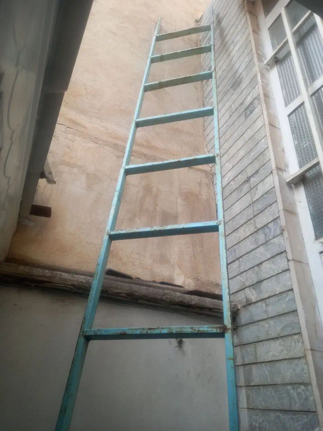 نردبان اهنی|ابزارآلات|مشهد, کوشش|دیوار